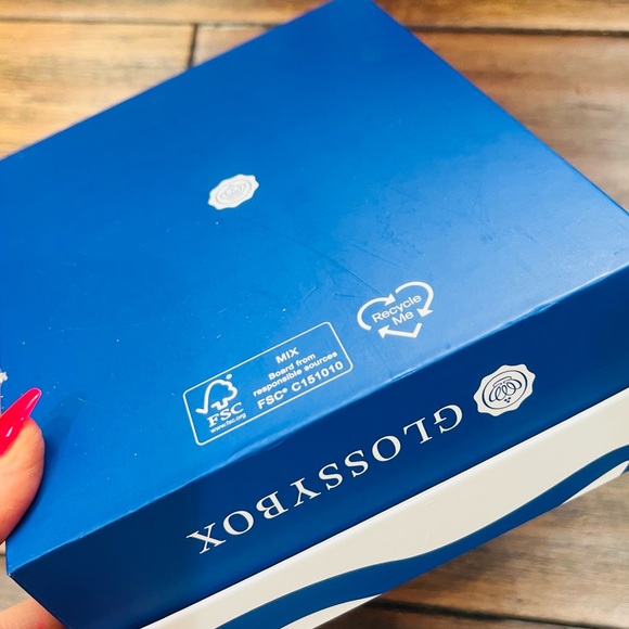 GLOSSYBOX Limited Edition ‘Fresh Breeze’ Keepsake Storage Box - Picture 3 of 6